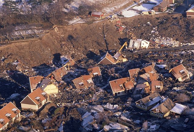 Landslides! 地滑り!　じすべり! and Flooding! 洪水!　こうずい! Oh my !! : Tsuyu Survival Guide