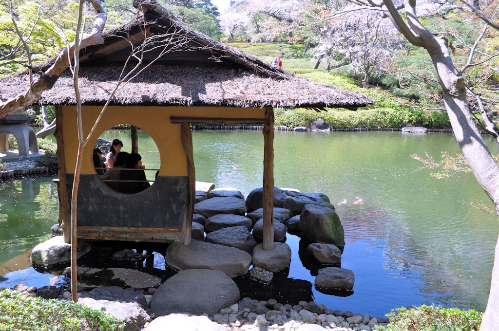 The Suichin is a small building for observing the garden and pond a little out of the weather.