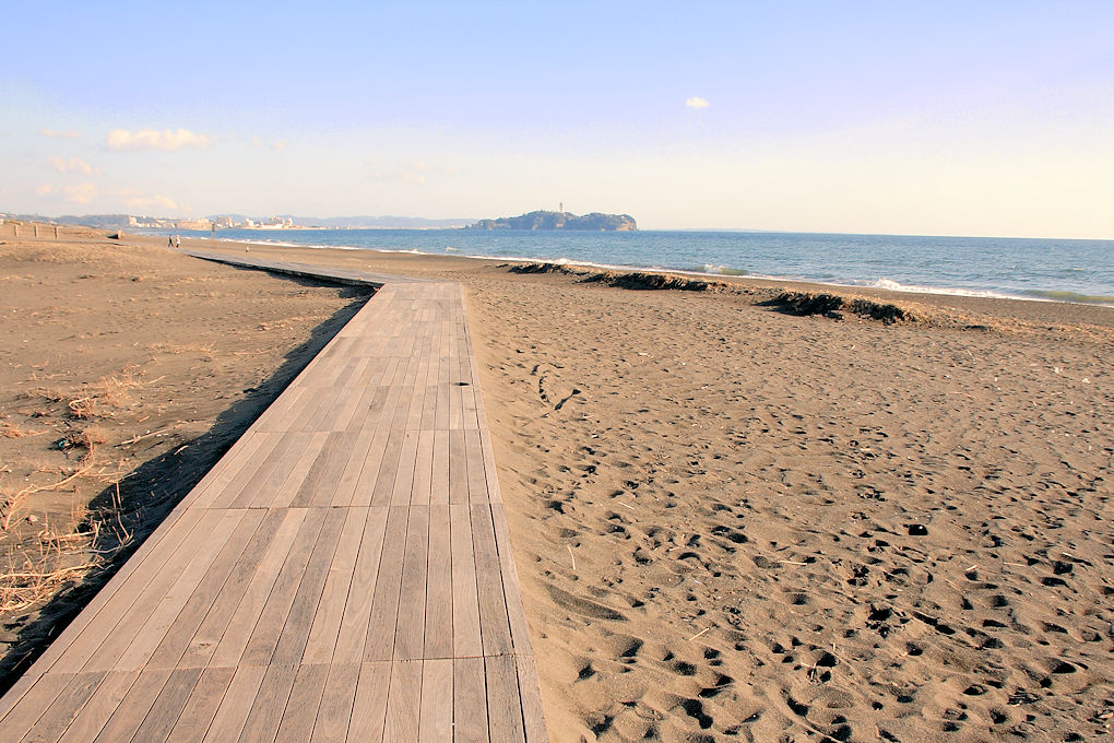 A board walk next to Enoshima beach during a very not busy time.